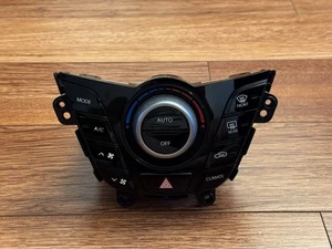 OEM 2016-2017 Hyundai Veloster AC Climate Control Heater Unit Gloss Black - Picture 1 of 4