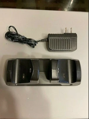 Insignia двойной контроллер зарядное устройство для PlayStation 4 PS4 - Изображение 1 из 2