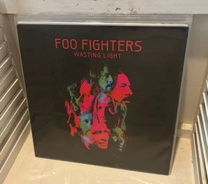 Foo Fighters WASTING LIGHT 2 x Vinyl LP Gatefold - Picture 1 of 2