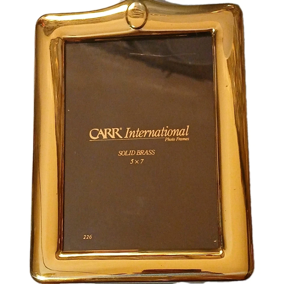 Фоторамка Carr International 5 дюймов x 7 дюймов сплошная латунь отдельно стоящая или подвесная - Изображение 1 из 4