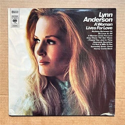 LYNN ANDERSON A WOMAN LIVES FOR LOVE LP 1971 compilation - light signs of use DU - Image 1 of 2