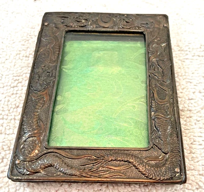 Marco de fotos de bronce en relieve dragón de colección de los años 20 con decoración de pared de vidrio 4" t Foto 1 de 4