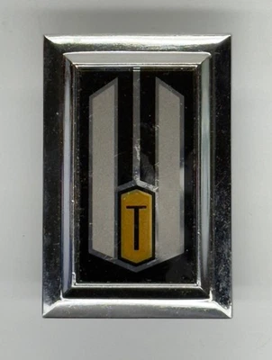 1980-1983 Oldsmobile Custom Cruiser Delta 88 254743 Wheel Center Cap Toronado - Image 1 of 3