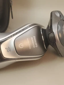 Phillips Norelco series 5000 S5940 electric shaver - Picture 1 of 5