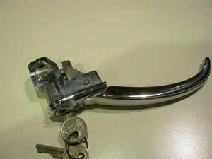 Tirador de puerta para DKW F 89 derecha con cerradura 99.331 - Imagen 1 de 1