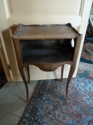 CHEVET DE STYLE LOUIS XV - NOYER MASSIF  - Photo 1/4