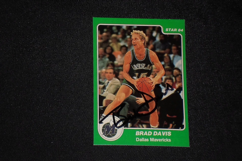 BRAD DAVIS 1984 STAR BASKETBALL SIGNED AUTOGRAPHED CARD #3 DALLAS MAVERICKS - Image 1 of 1