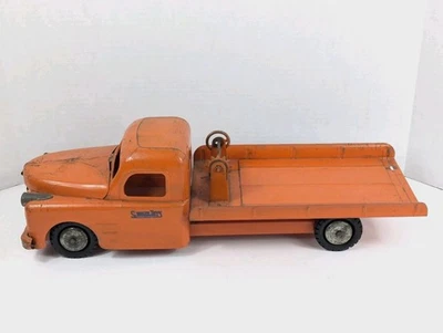 Camión de remolque Structo Toys naranja de colección de los años 50 con rampa de acero prensado Foto 1 de 4