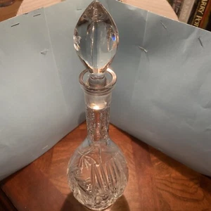 An Elegant Cut Glass Wine Decanter, With Star Decorations. Excellent Condition - Picture 1 of 9