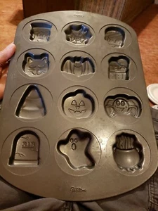 Wilton HALLOWEEN Cookie Pan Spooky Monster Cats Pumpkins Mummy Bat Baking Molds - Picture 1 of 7