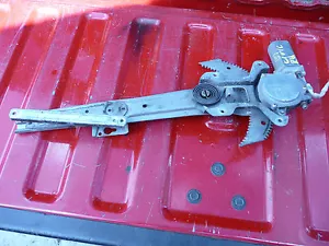 88-89-90-91 Honda 89 CIVIC Right front Window Regulator & Electric Motor USED - Picture 1 of 2