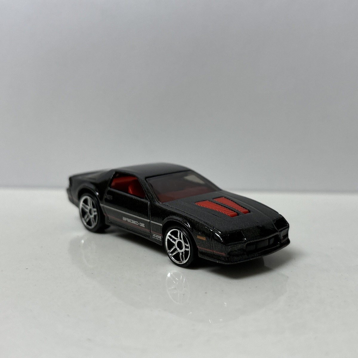 1/64　サンルーフ開閉スライド可能　 IROC Z 80s　精密ミニカー 1/64 サンルーフ開閉スライド可能 IROC Z 80s 精密ミニカー
