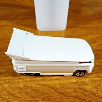 Hot Wheels Custom Car Designer CD-ROM VW Volkswagen Drag Bus Pearl White 1998 - Image 1 of 4