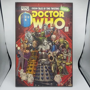 Targa artistica Doctor Who "Tales Of Time Twisted" 19" x 13", 2017 coniglio Tanaka - Foto 1 di 5