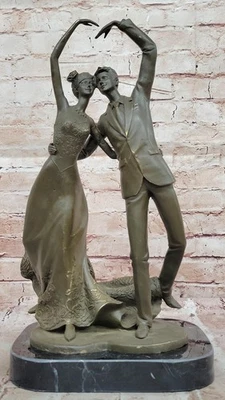Escultura de bronce para pareja bailando - arte temático de boda o amor Foto 1 de 4