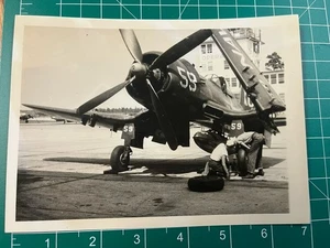 Corsario foto de prensa de Estados Unidos de la Segunda Guerra Mundial - Imagen 1 de 2