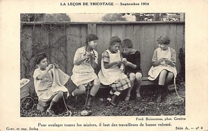 Suisse - GENÈVE - La leçon de tricotage - Septembre 1914 - Ed. Fred. Boissonnas - Picture 1 of 2