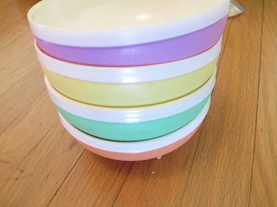BOLERO RETRO VINTAGE THERM-O-WARE Set of 4 FOOTED PASTEL CEREAL BOWLS MID 1960's - Image 1 of 4