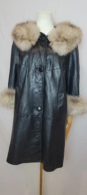 Gabardina vintage años 60 de cuero y piel de zorro Foto 1 de 4