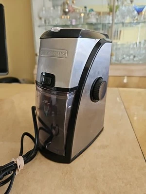 Molinillo de café eléctrico BLACK & Decker acero inoxidable CBM210 probado Foto 1 de 4