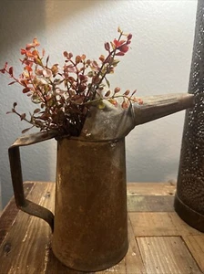 Vintage Rusty 1 Quart Oil Can With Spout & handle 8.5” Tall Filled With Flowers - Picture 1 of 7