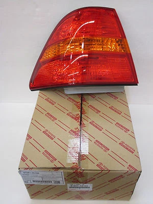 LEXUS 原始设备制造商 工厂驱动器 后置尾灯镜头 2001 - 2003 LS430 81561-50100 — 第 1/2 张图片