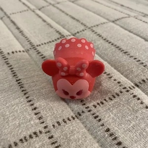 Disney Tsum Tsum Large Vinyl Figure RED MINNIE MOUSE Carrying Case Exclusive - Picture 1 of 4
