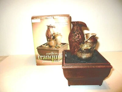 Fuente interior inalámbrica de cerámica de resina Tranquility Foto 1 de 4