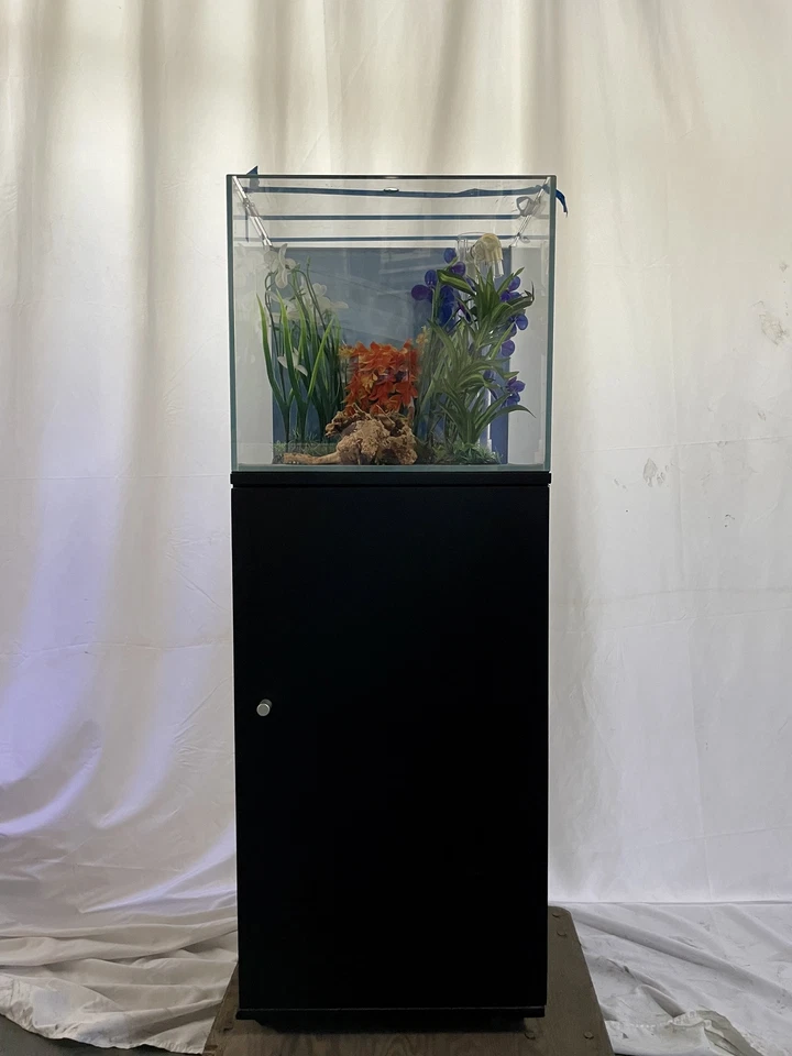 ULTRA CLEAR GLASS - 18 gallon cube fish tank aquarium full setup w/ filtration - Image 1 of 4