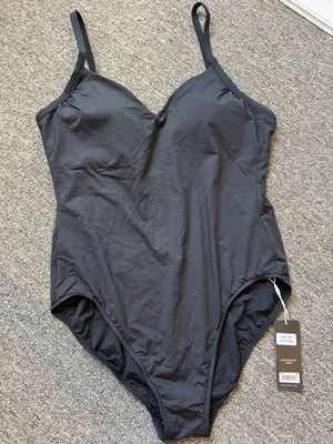 ¡NUEVO! $129 TRAJE DE BAÑO SEAFOLLY DE UNA PIEZA NEGRO LISO EE. UU. 14 / AU 18 tazas de secado rápido Foto 1 de 4