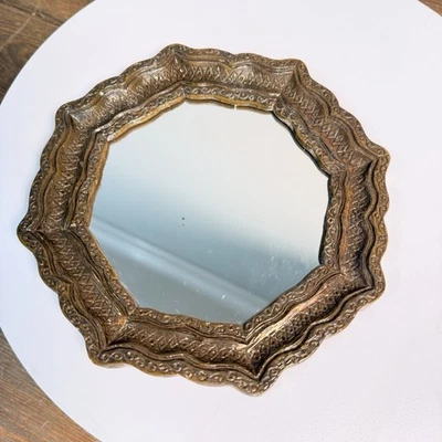 Espejos de pared ornamentados de bronce dorado vintage Mcm octágono de madera de 7" Hollywood Regency Foto 1 de 4