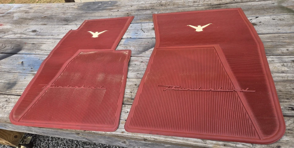 Alfombrillas de goma rojas Ford Thunderbird 1955 hasta 1960 Foto 1 de 4