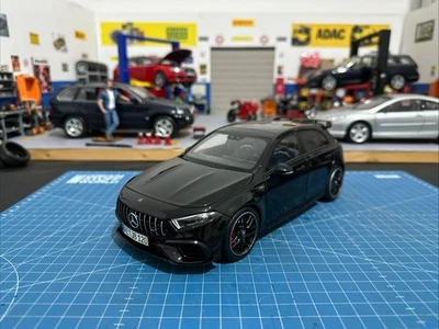 NZG 1:18 Mercedes AMG A45 S cosmos black - Immagine 1 di 4