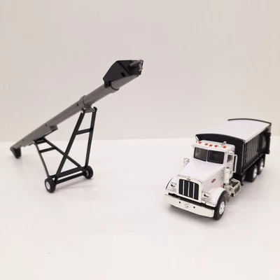 1/32nd Peterbilt Model 367 Straight Truck & Auger 46501 - Image 1 of 4