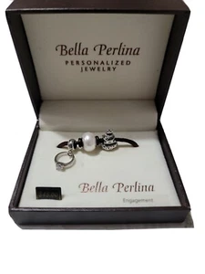 Bella Perlina COMPROMISO DIJES PEQUEÑOS ANILLOS Y PASTELES ~ Dije deslizante de perlas nuevo en caja - Imagen 1 de 16