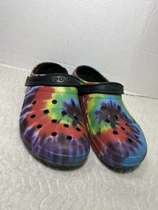 Crocs Mens Classic Lined Clogs Size 13 Tie Dye Multicolor Fuzzy & Comfy Slippers - Picture 1 of 12