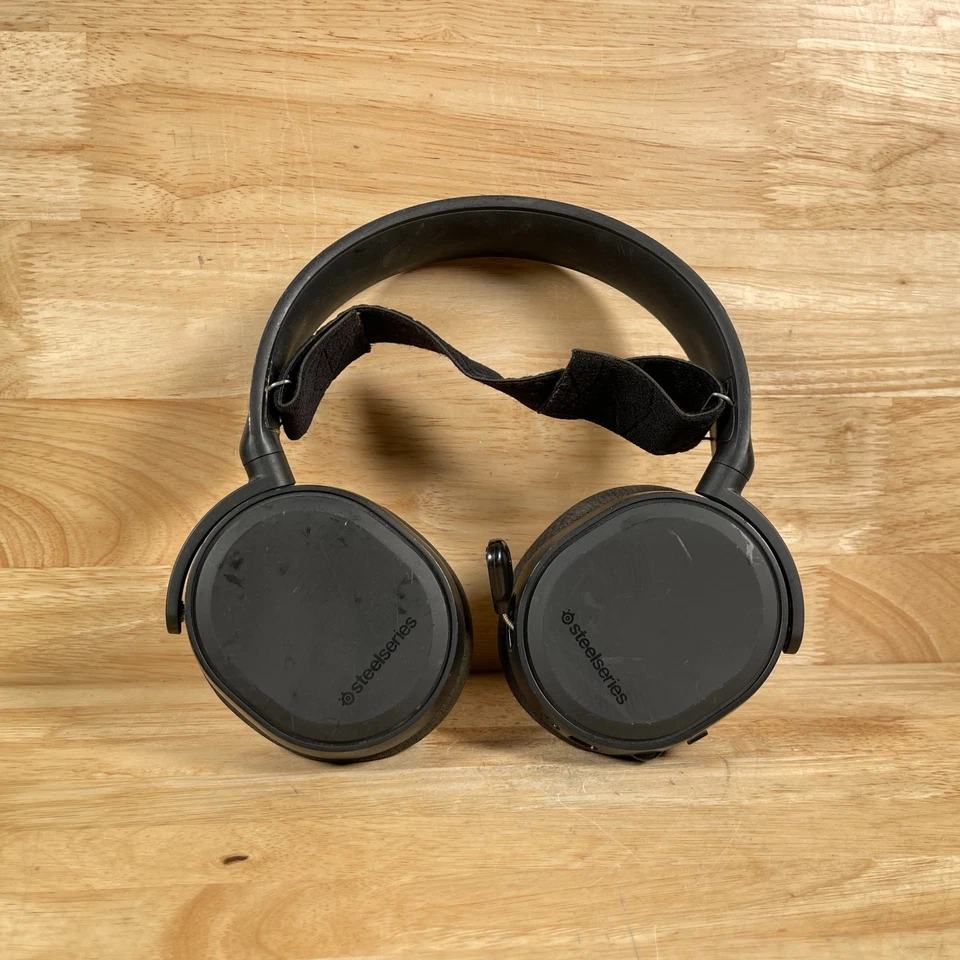 SteelSeries Arctis 3 61503 Black Wired All-Platform Over-The-Ear Gaming Headset - Image 1 of 4