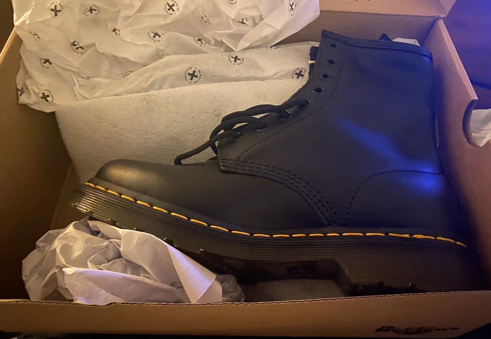 Dr. Martens 1460 Womens Black Smooth Leather Boots  Size 8