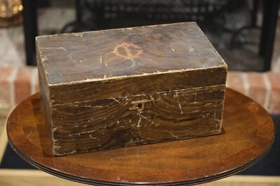 Large Victorian pine box with original scumble decoration - Image 1 of 4