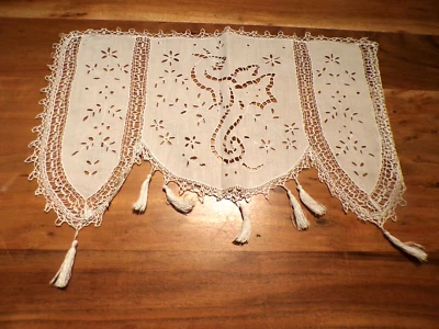 Linge ancien 1 têtière brise bise en fil avec broderies et pompons - Photo 1/4