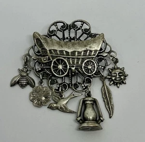 Vintage Planwagen silberfarbene Brosche baumelnd Charms Laterne Biene Vogel Sonne - Bild 1 von 4