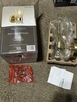 Aplique de níquel cepillado Hampton Bay Pavlen 5,5 en 1 luz Foto 1 de 4