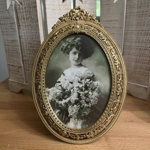 (#909).  Vintage Linco Oval Ornate Hangs Gold Tone w/Pearl Accent - Gorgeous - Picture 1 of 9