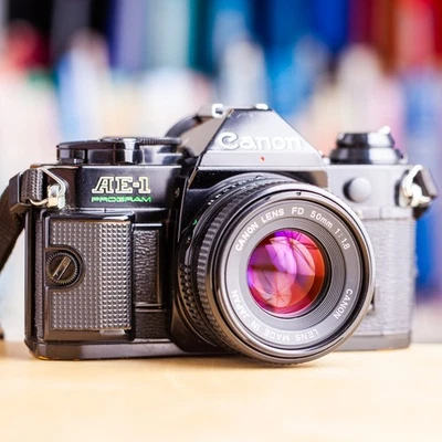 Rare Canon AE-1 Program Noir + 50mm f/1.8 FD + Pile AE1 Black !! Super Offre !! - Immagine 1 di 4