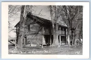RPPC LADRONES ROOST ON VIGILANTE TRAIL MONTANA CABAÑA DE TRONCOS CASA POSTAL - Imagen 1 de 2