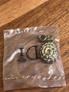 NEW Diamond International DI Shell Charm Bahamas Gold Tone with Clasp - Picture 1 of 3