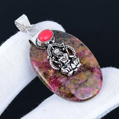 Colgante hecho a mano de rodonita enchapado en plata 925 de 2" Foto 1 de 3