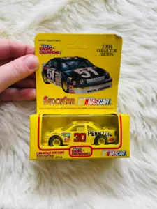 Coche de stock Michael Waltrip #30 escala 1:64 - Imagen 1 de 4