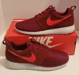 Nike Rosherun Winter Team Red/Action Red/Platinum Women's Sz 11 NEW 685286-660 - Picture 1 of 6