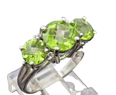 925 Sterling Silver  Vintage Minimalist Peridot Three Stone Ring Sz 7  RG27305 - Image 1 of 4